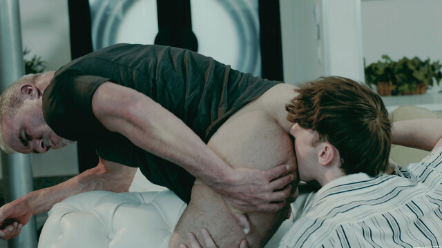 Older man gets lucky and bangs a pale twink fellow